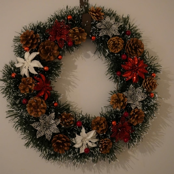 Christmas Holiday Wreath - Picture 6 of 8